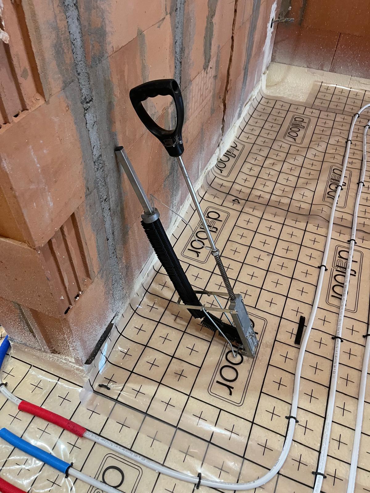 Vloerverwarming installatie met professioneel gereedschap - Sanitro